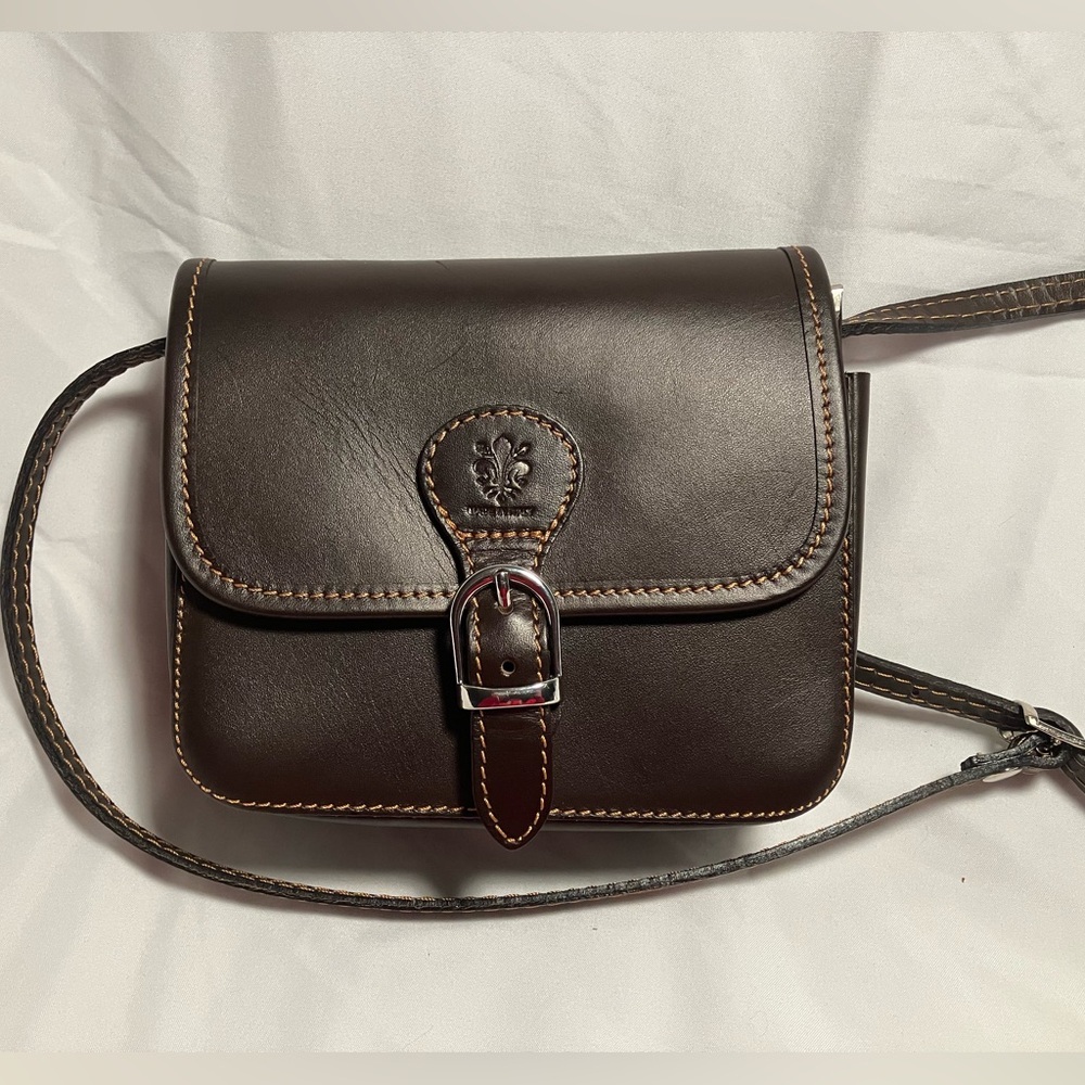 Timeless Dark Brown Leather Crossbody Bag with Adjustable Strap
